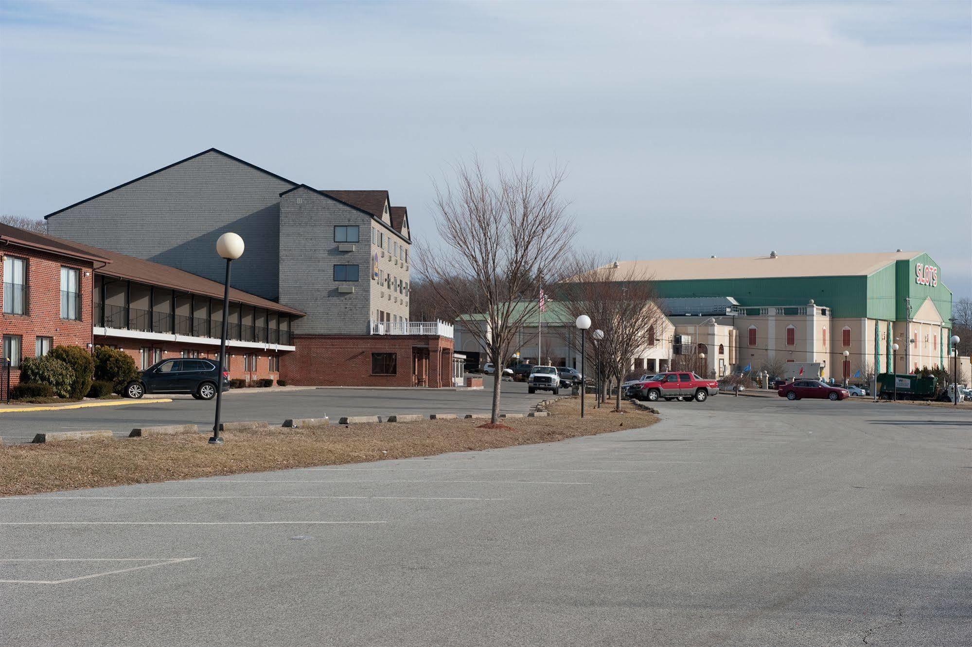 Mainstay Hotel And Conference Center Newport Exterior photo