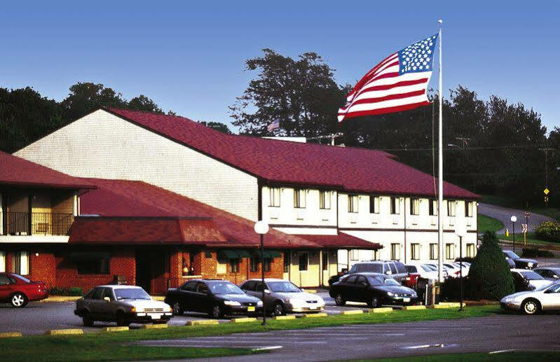 Mainstay Hotel And Conference Center Newport Exterior photo
